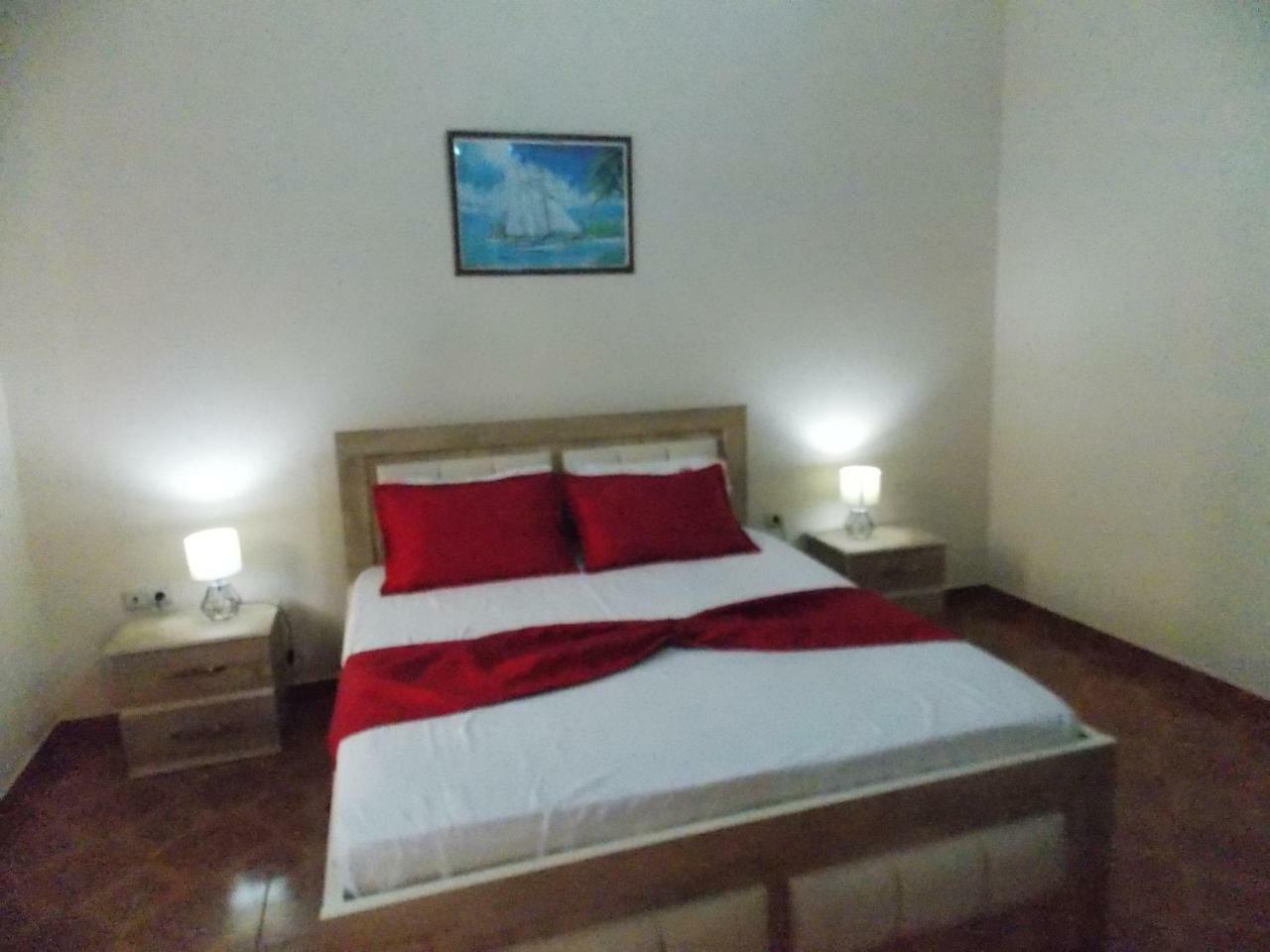 Apartment Dejvi Sarande Bagian luar foto