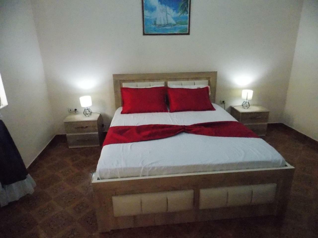 Apartment Dejvi Sarande Bagian luar foto