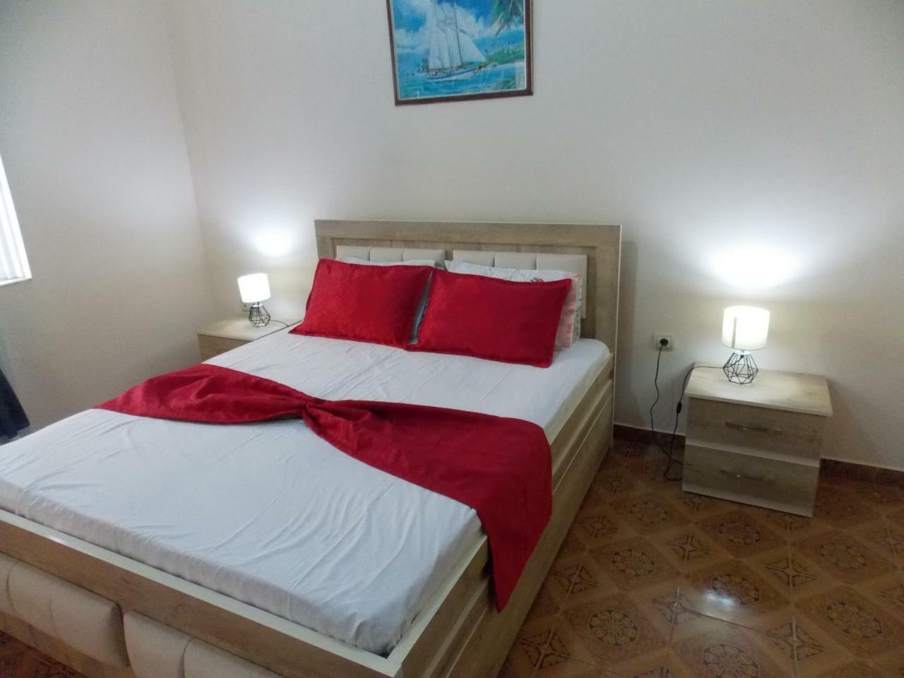 Apartment Dejvi Sarande Bagian luar foto