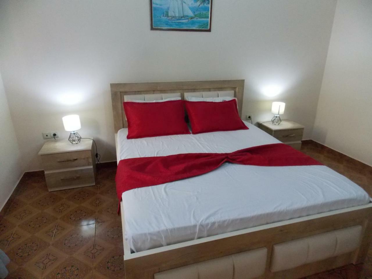 Apartment Dejvi Sarande Bagian luar foto