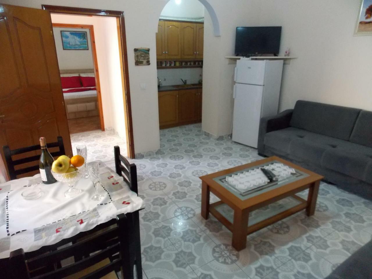 Apartment Dejvi Sarande Bagian luar foto