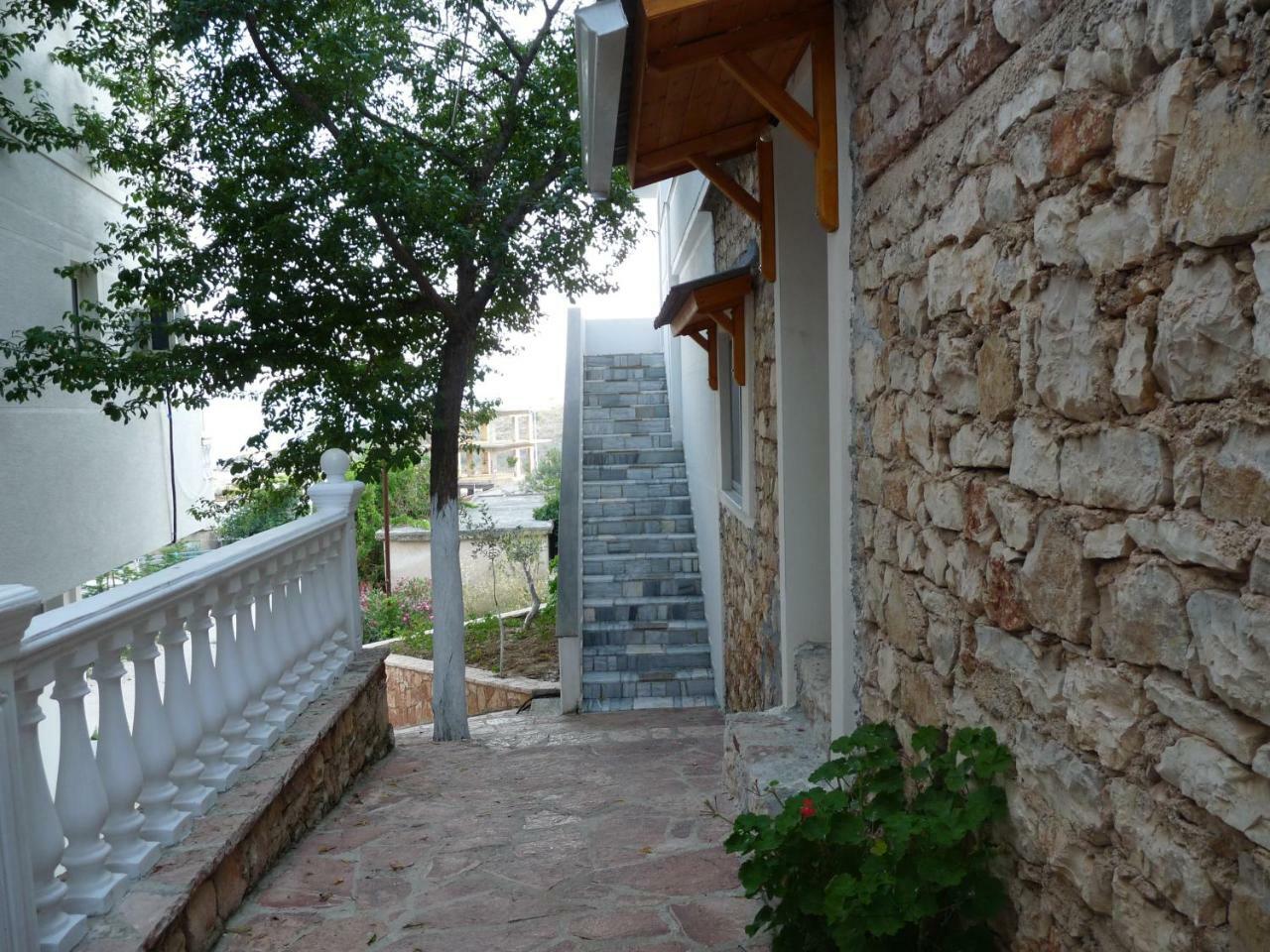 Apartment Dejvi Sarande Bagian luar foto