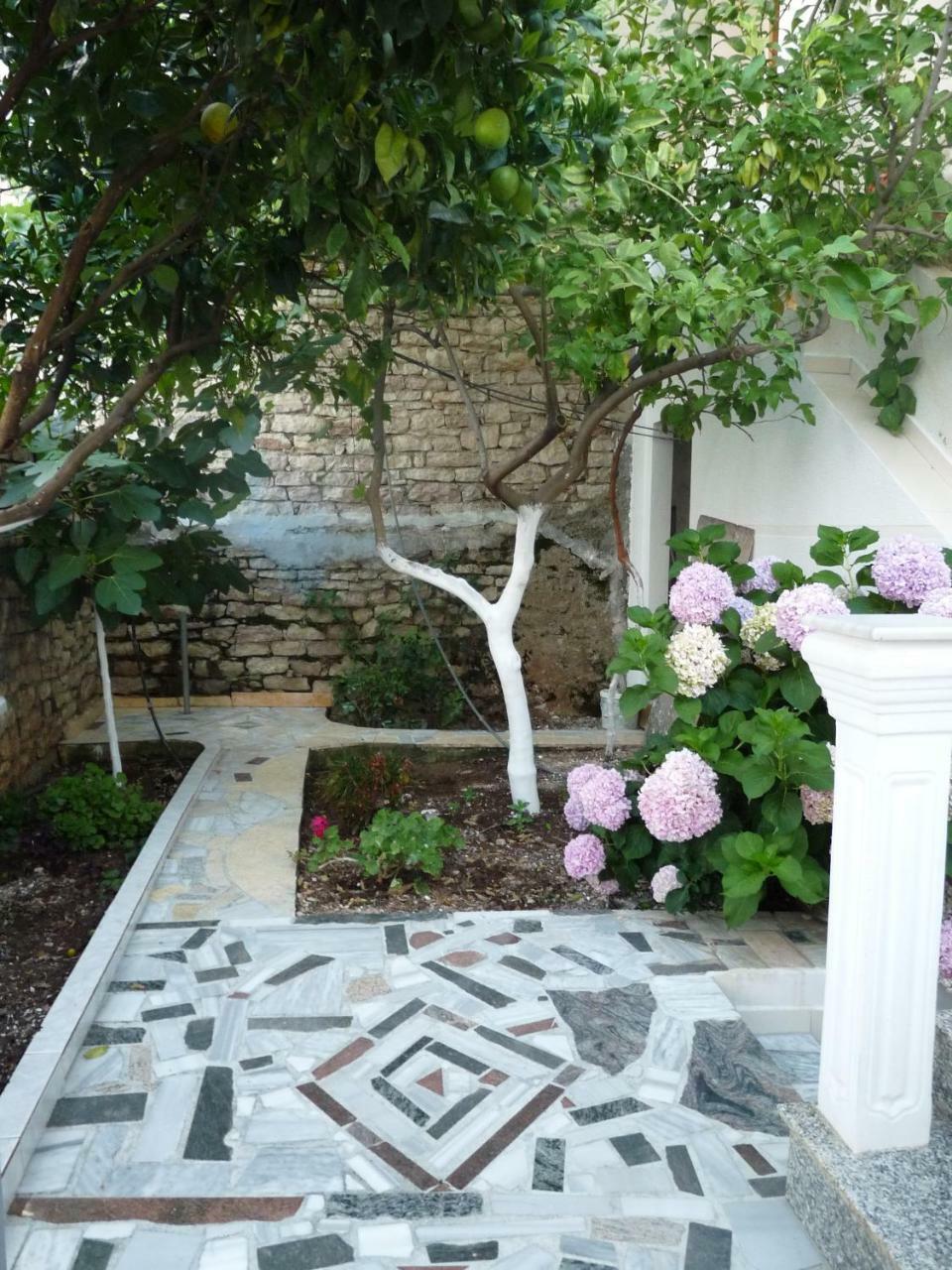 Apartment Dejvi Sarande Bagian luar foto