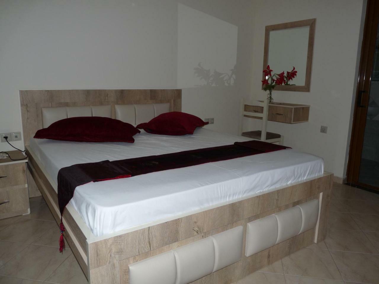 Apartment Dejvi Sarande Bagian luar foto