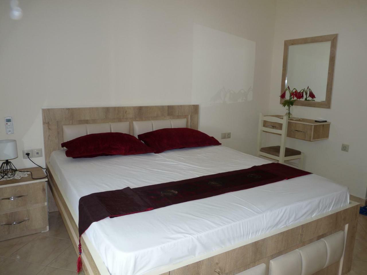 Apartment Dejvi Sarande Bagian luar foto